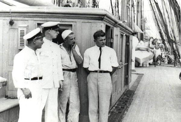 Grudzień 1934, Kanał Panamski.  Władysław Wagner na "Darze Pomorza"